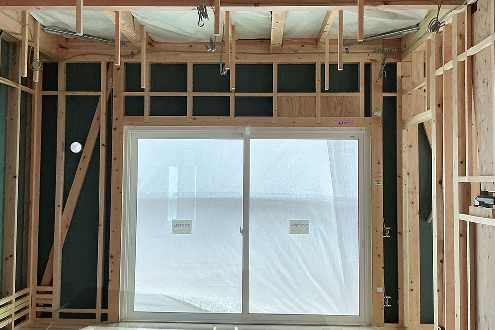 サッシ入りました