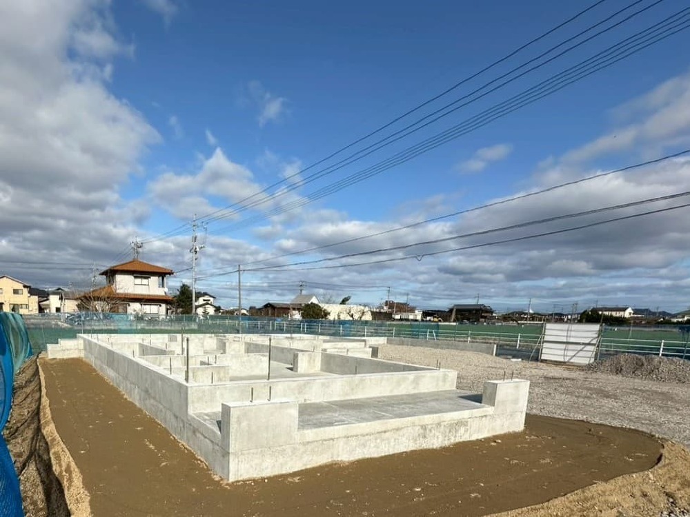 構造の要をかたちづくる「基礎工事完成」